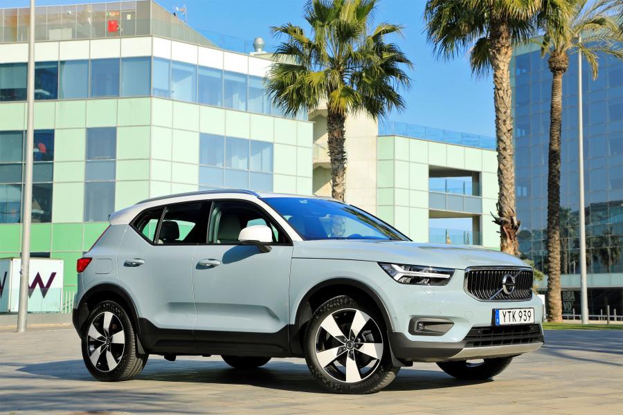  Volvo XC40 D4 Momentum 2017 года  (WW) (фото 19 из 45)